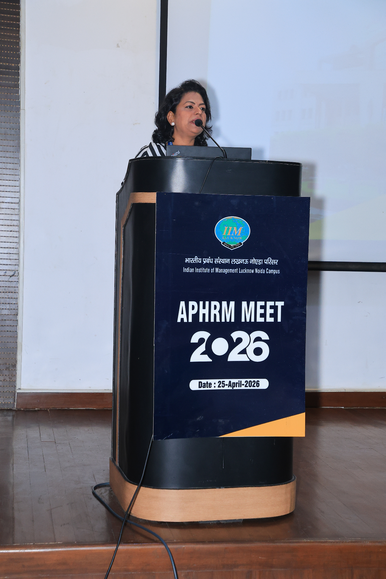 Shweta Swarnkar speaking at IIM Lucknow APHRM Meet 2026